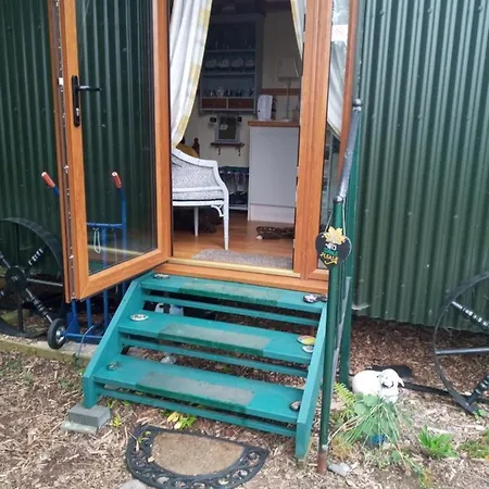 Glamping Malvern Shepherd Hut Exterior photo